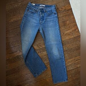 LEVI’S Wedgie Tapered Leg Jeans 26